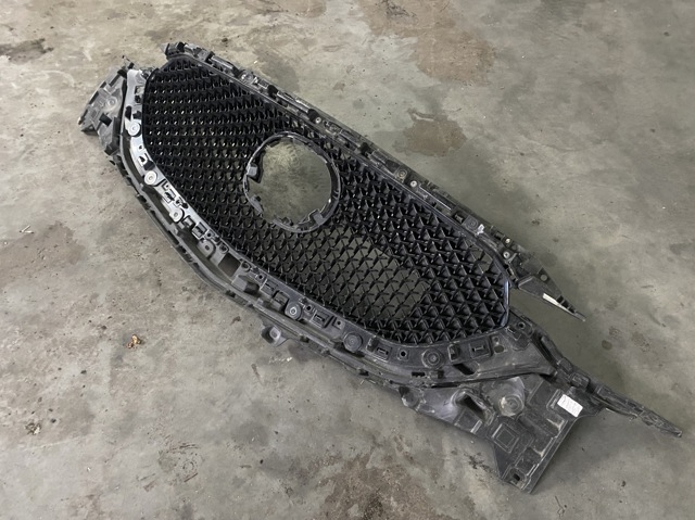 Решітка радіатора KB8B50712 MAZDA