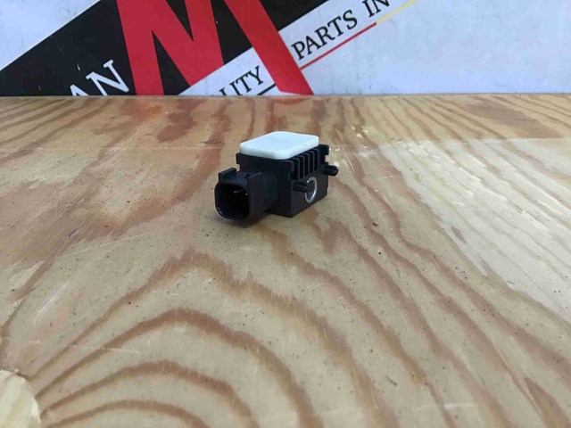 Датчик Ейрбег передній 3M5T14B342AB LAND ROVER