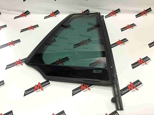 Скло кутове дверей задніх 51357311250 BMW