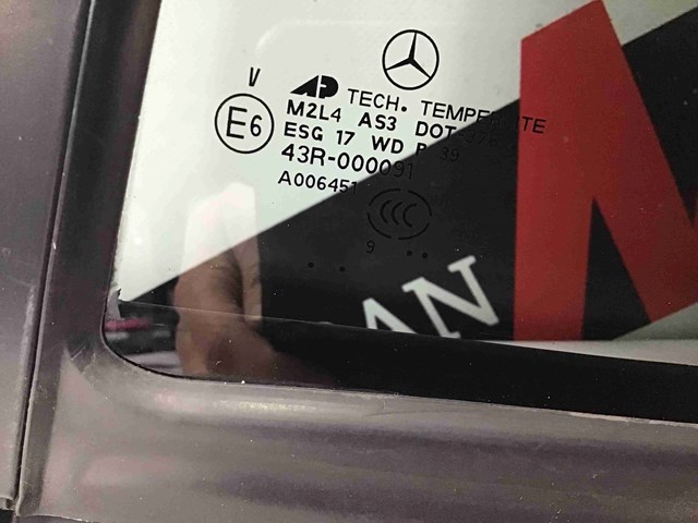 Кватирка дверей трикутник, задньої, лівої A1647302555 MERCEDES
