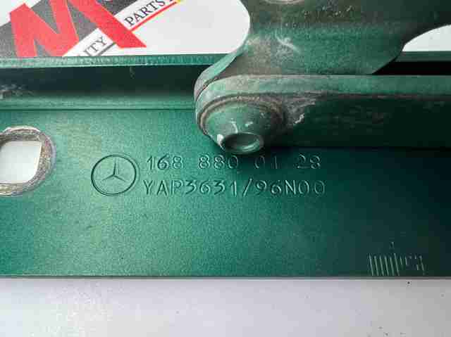 Завіс капота, лівий A1688800128 MERCEDES