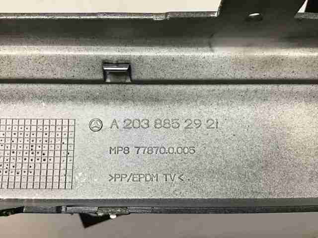 Молдинг заднього бампера, центральний A2038852921 MERCEDES