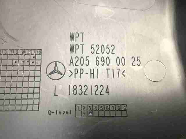 Обшивка стійки кузова внутрішньої, середня нижня ліва A2056900025 MERCEDES