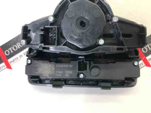 Блок кнопок центральної консолі A2059058309 MERCEDES