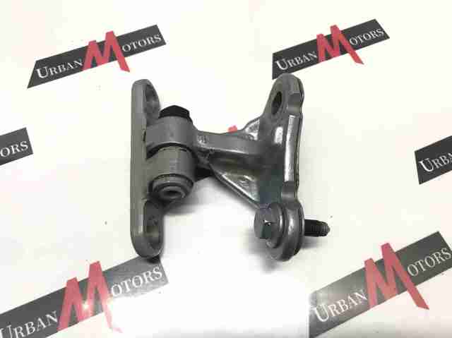 Петля водійських дверей A2517201337 MERCEDES