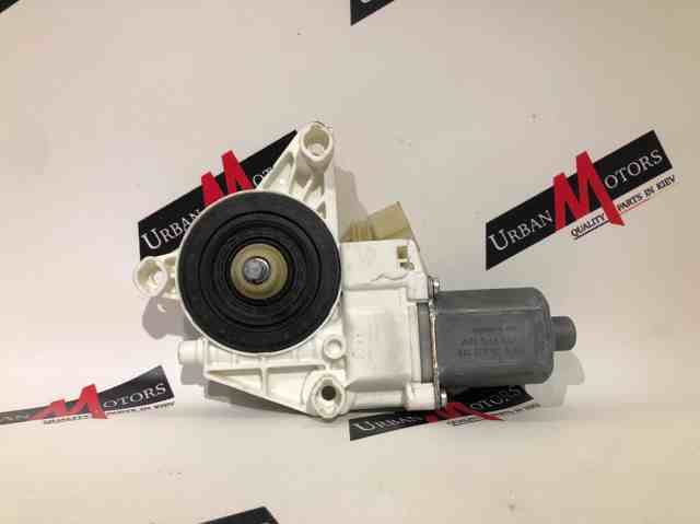Мотор склопідйомника дверей передніх, правих A2518200842 MERCEDES