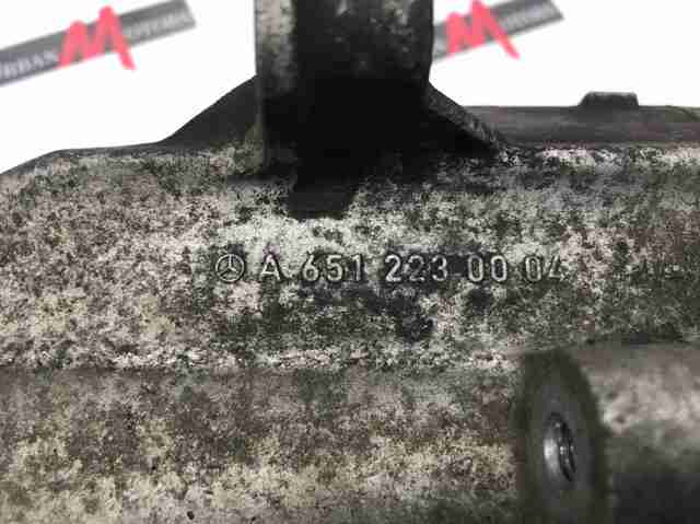 Кронштейн подушки (опори) двигуна, лівої A6512230004 MERCEDES