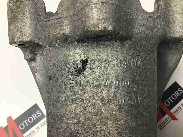 Кронштейн подушки (опори) двигуна, правої A6512233404 MERCEDES