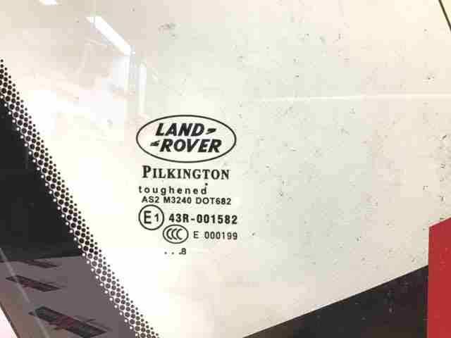 Скло багажника, ліве LR001762 LAND ROVER
