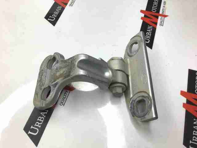 Петля задніх правих дверей LR003087 LAND ROVER