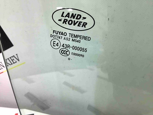 Скло пасажирських дверей LR012495 LAND ROVER