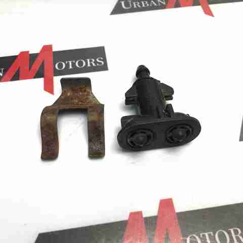 Форсунка омивача фари передньої, правої LR015358 LAND ROVER