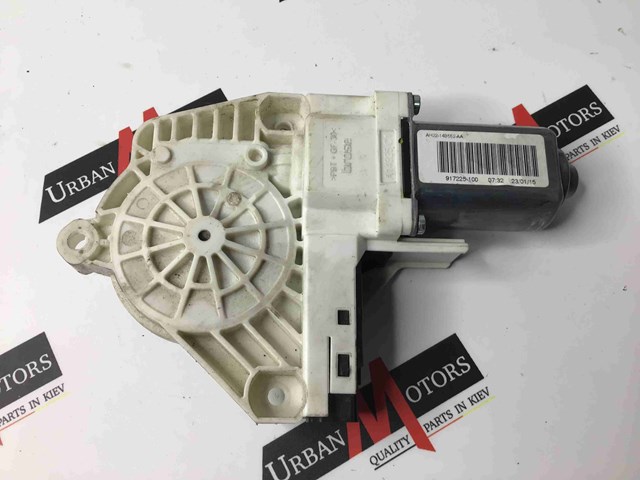 Двигун склопідіймача двері передньої, правої LR015450 LAND ROVER