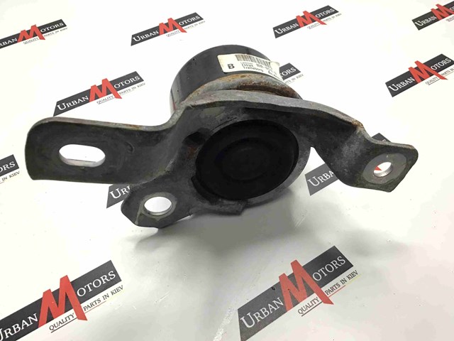 Подушка (опора) двигуна, права нижня LR021633 LAND ROVER