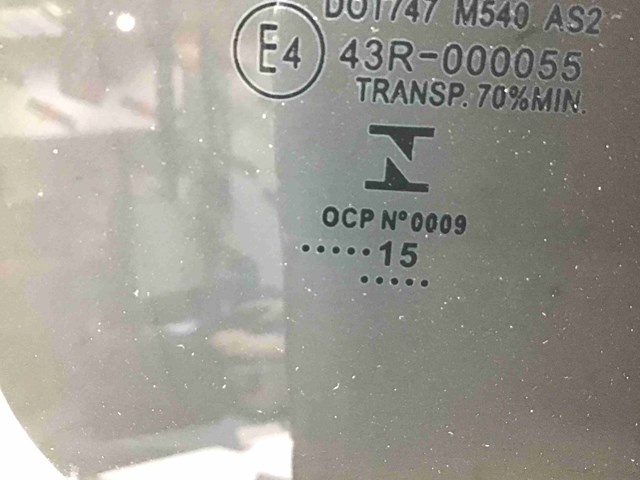 Скло задніх дверей, правих LR026712 LAND ROVER