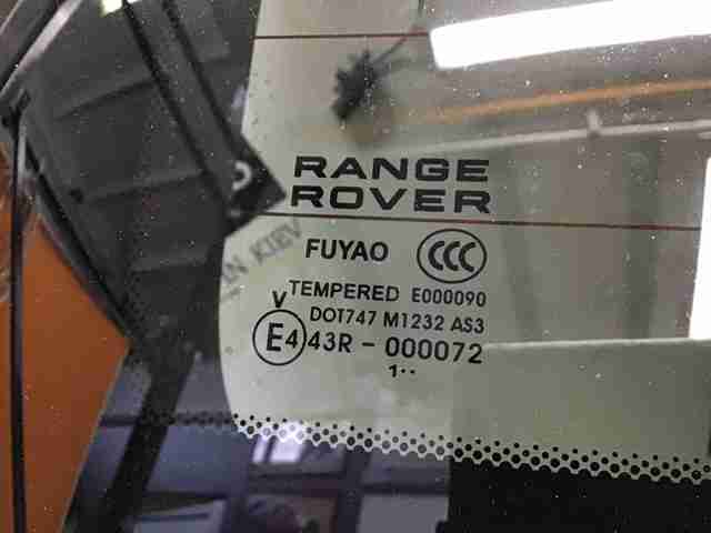 Скло третіх/п'ятих дверей LR026734 LAND ROVER