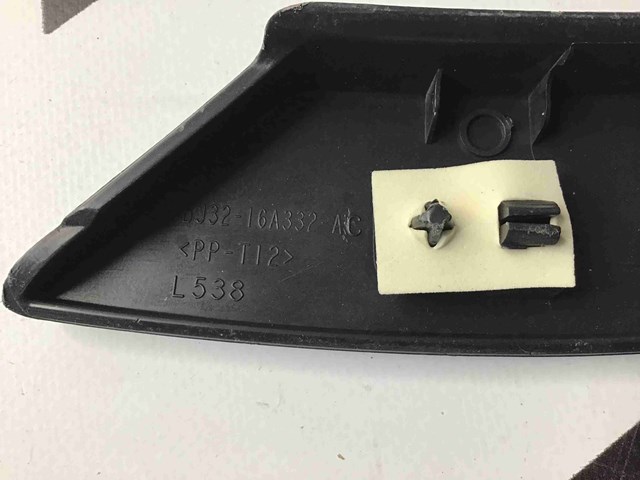 Молдинг заднього правого крила LR027251 LAND ROVER
