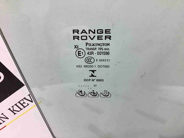 Скло передньої правої двері LR034295 LAND ROVER