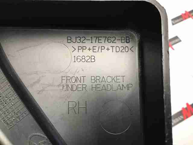 Кронштейн бампера переднього LR036189 LAND ROVER