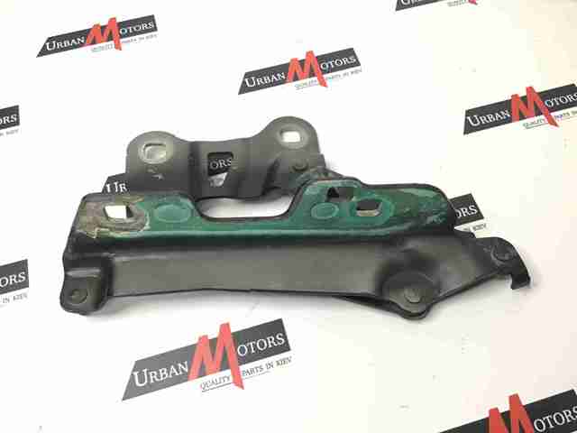 Шарнір капота правий LR036583 LAND ROVER
