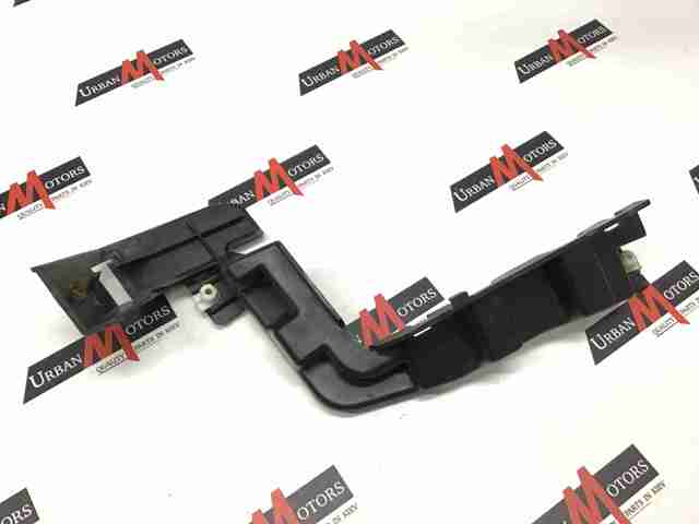 Ліве кріплення заднього бампера LR037916 LAND ROVER