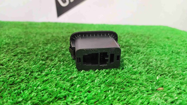 Кнопка приводу замка задньої 3/5 двері (ляди) LR040338 LAND ROVER