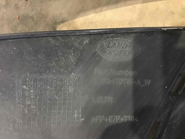 Бампер задній LR048694 LAND ROVER