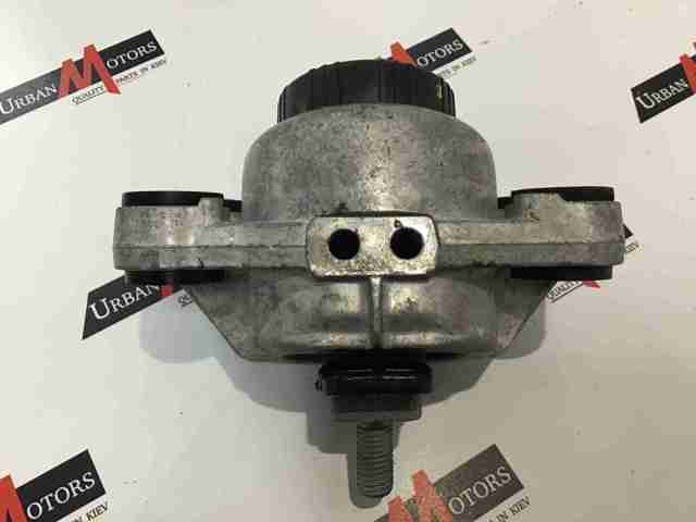 Подушка (опора) двигуна лів./прав. LR048781 LAND ROVER