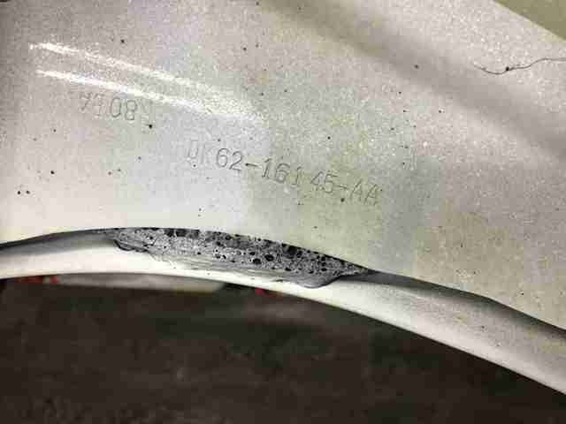 Ліве переднє крило LR061824 LAND ROVER