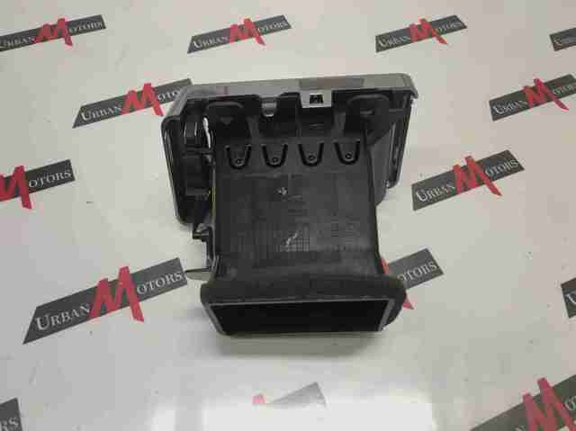 Решітка повітропровода ліва LR072446 LAND ROVER