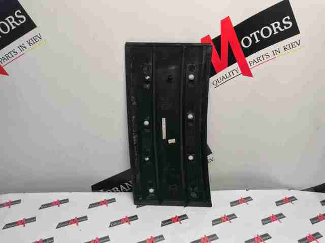 Молдинг передньої лівої двері LR072727 LAND ROVER