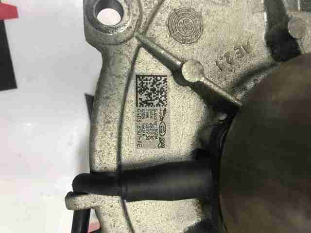 Насос охолоджуючої рідини LR073693 LAND ROVER