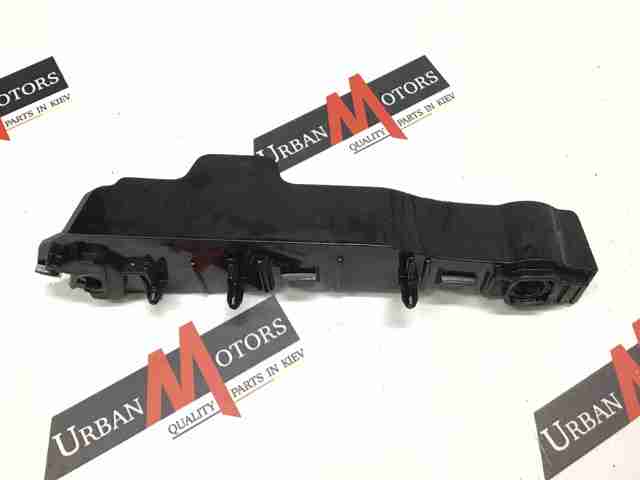 Кронштейн бампера переднього, правий LR076776 LAND ROVER