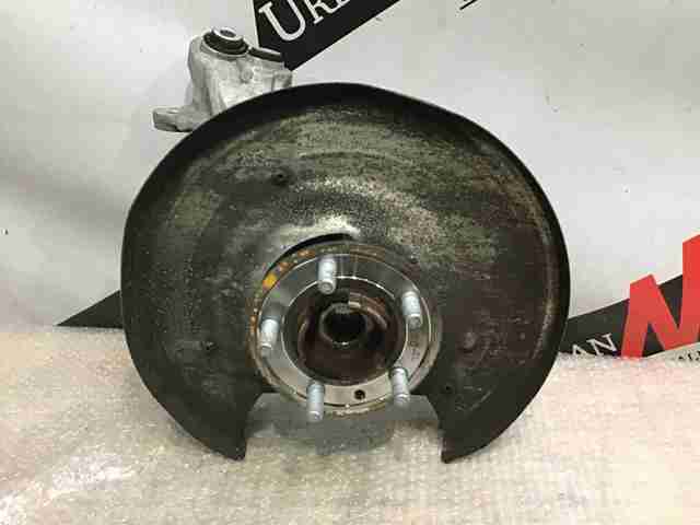 Кулак поворотний лівий LR098784 LAND ROVER