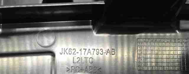 Кронштейн бампера переднього, центральний LR099388 LAND ROVER