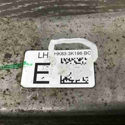 Кулак поворотний передній лівий LR138443 LAND ROVER