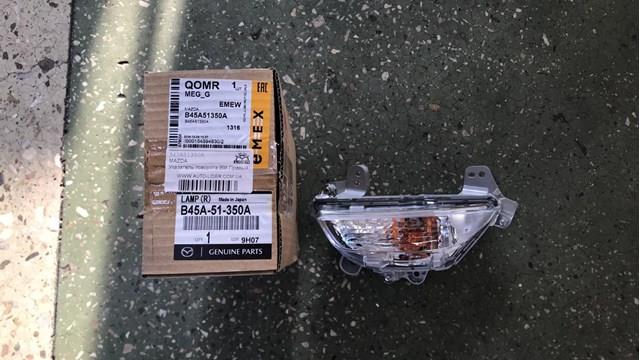Поворотник правий B45A51350A MAZDA