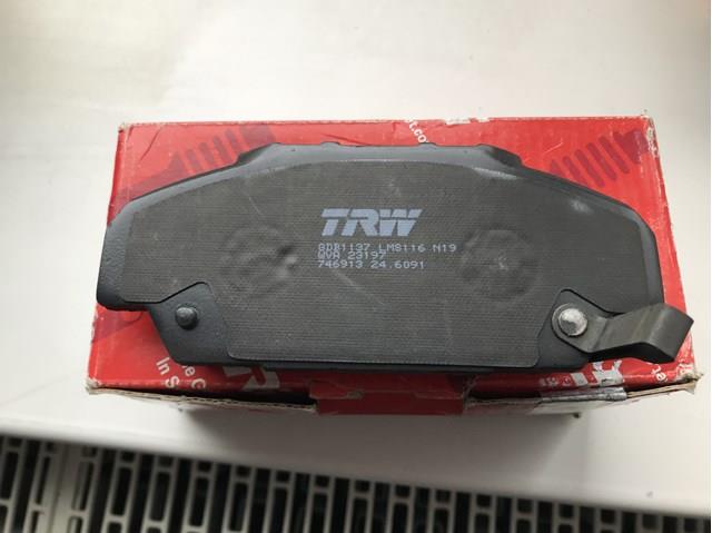 Колодки передні GDB1137 TRW