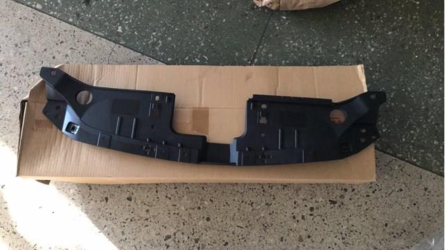 Накладка верхня передній панелі / супорта радіатора KD4550716 MAZDA