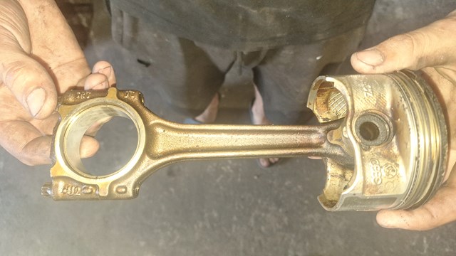 Шатун поршня ДВЗ 06B198401B VAG