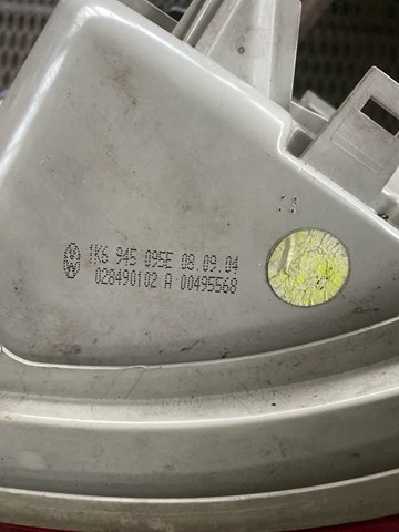 Задній лівий зовнішній ліхтар 1K6945095E VAG