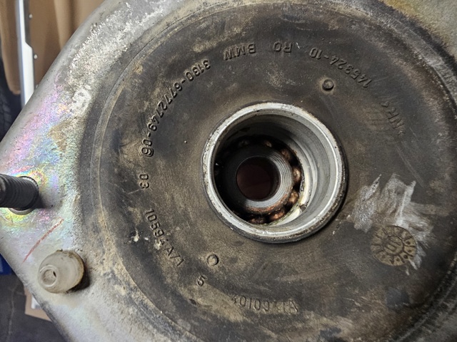 Подушка амортизатора переднього 31306772749 BMW