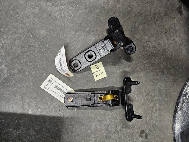 Петля задньої багажної, 3/5 -ої двері 41007417416 BMW
