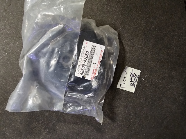 Подушка амортизатора переднього 4860942060 TOYOTA