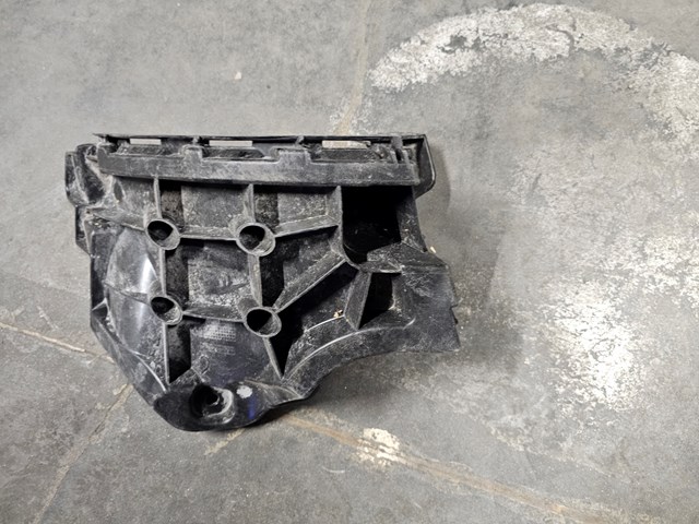 Лівий кронштейн кріплення бампера заднього 4M8807393 VAG