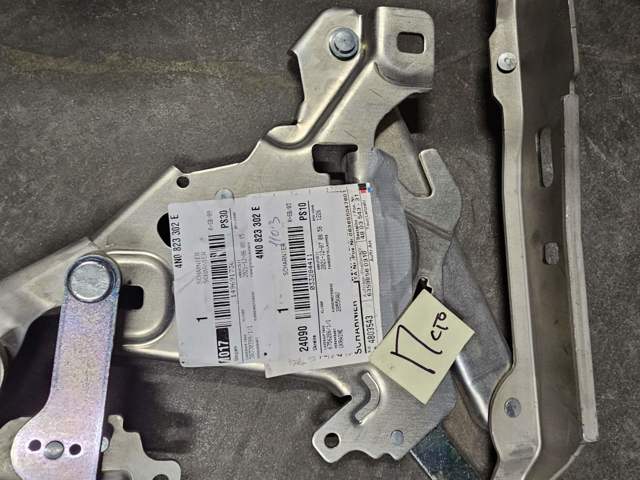 Завіса капота права 4N0823302E VAG