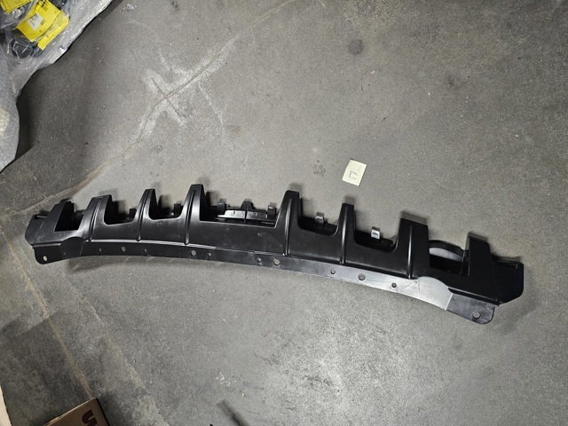 Кронштейн бампера переднього, центральний 51119492524 BMW