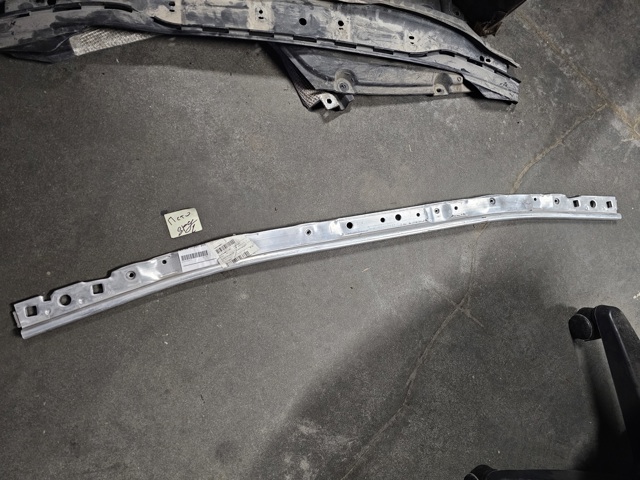 Рамка радіатора верхня 51647357205 BMW