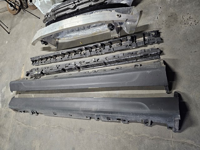 Накладка зовнішня (молдинг) порога, лівий 51777308055 BMW