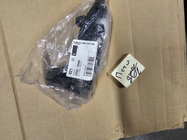 Кронштейн бампера заднього, правий 5256233060 TOYOTA